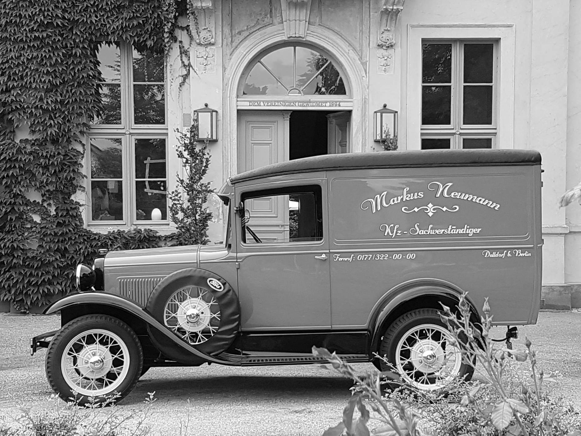 markus neumann werbeaufschrift am oldtimer